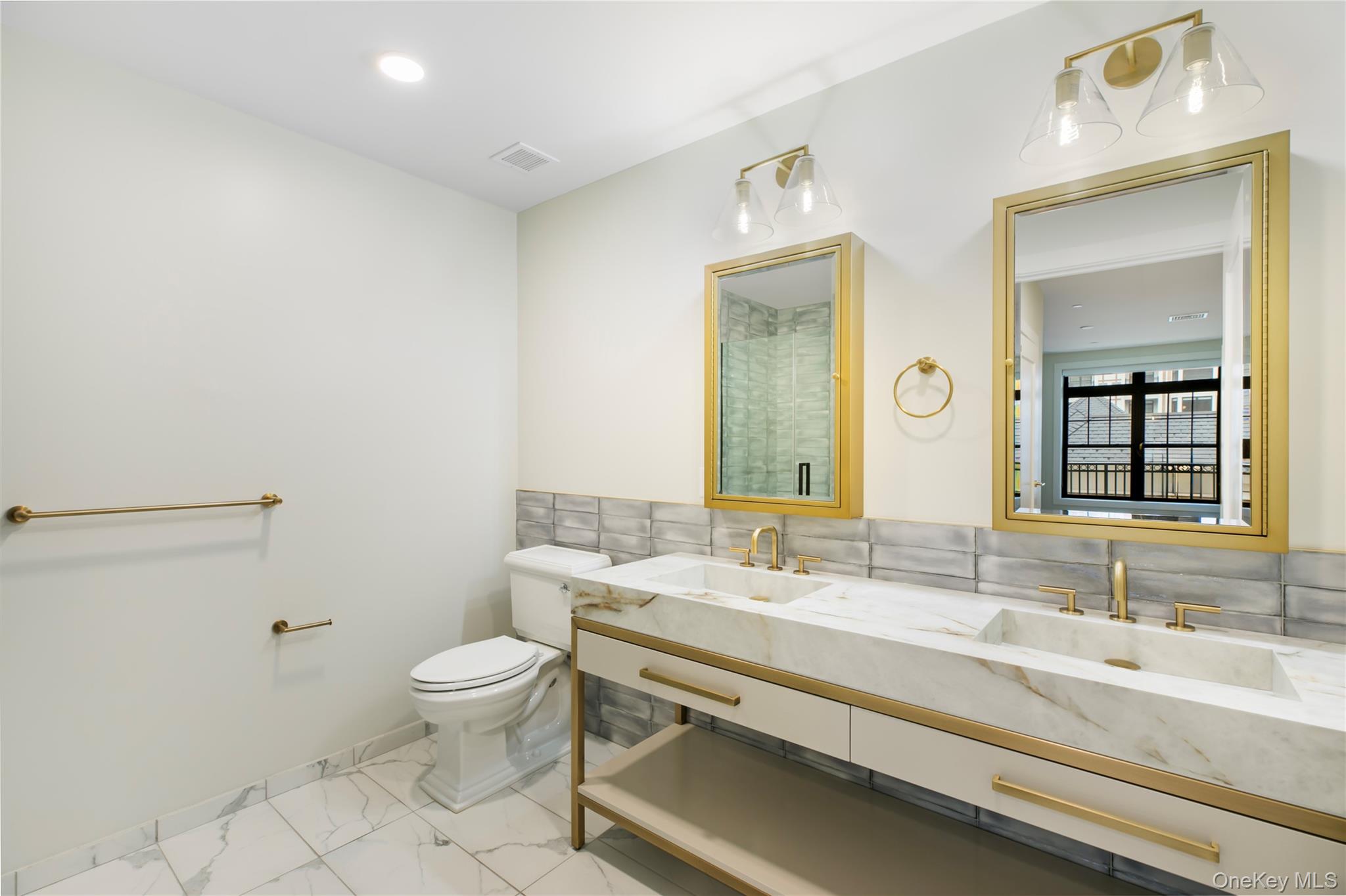 695 Merrick Avenue # 304, Westbury, NY 11590