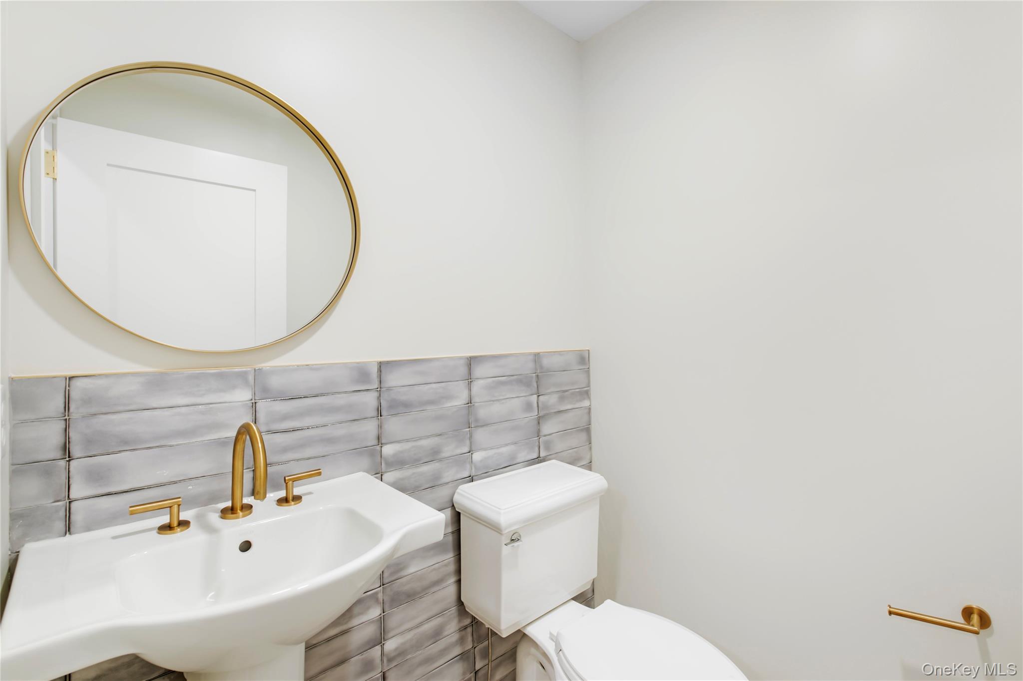 695 Merrick Avenue # 304, Westbury, NY 11590