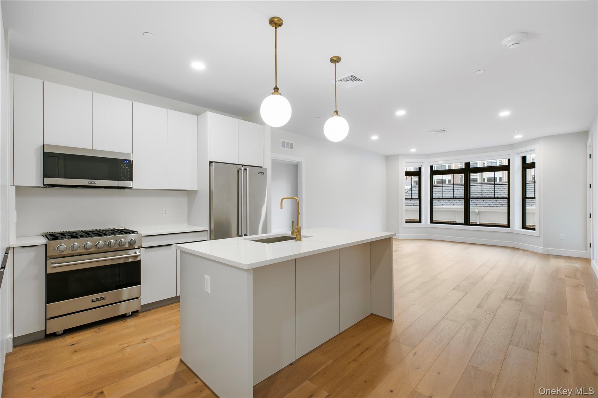 695 Merrick Avenue # 304, Westbury, NY 11590