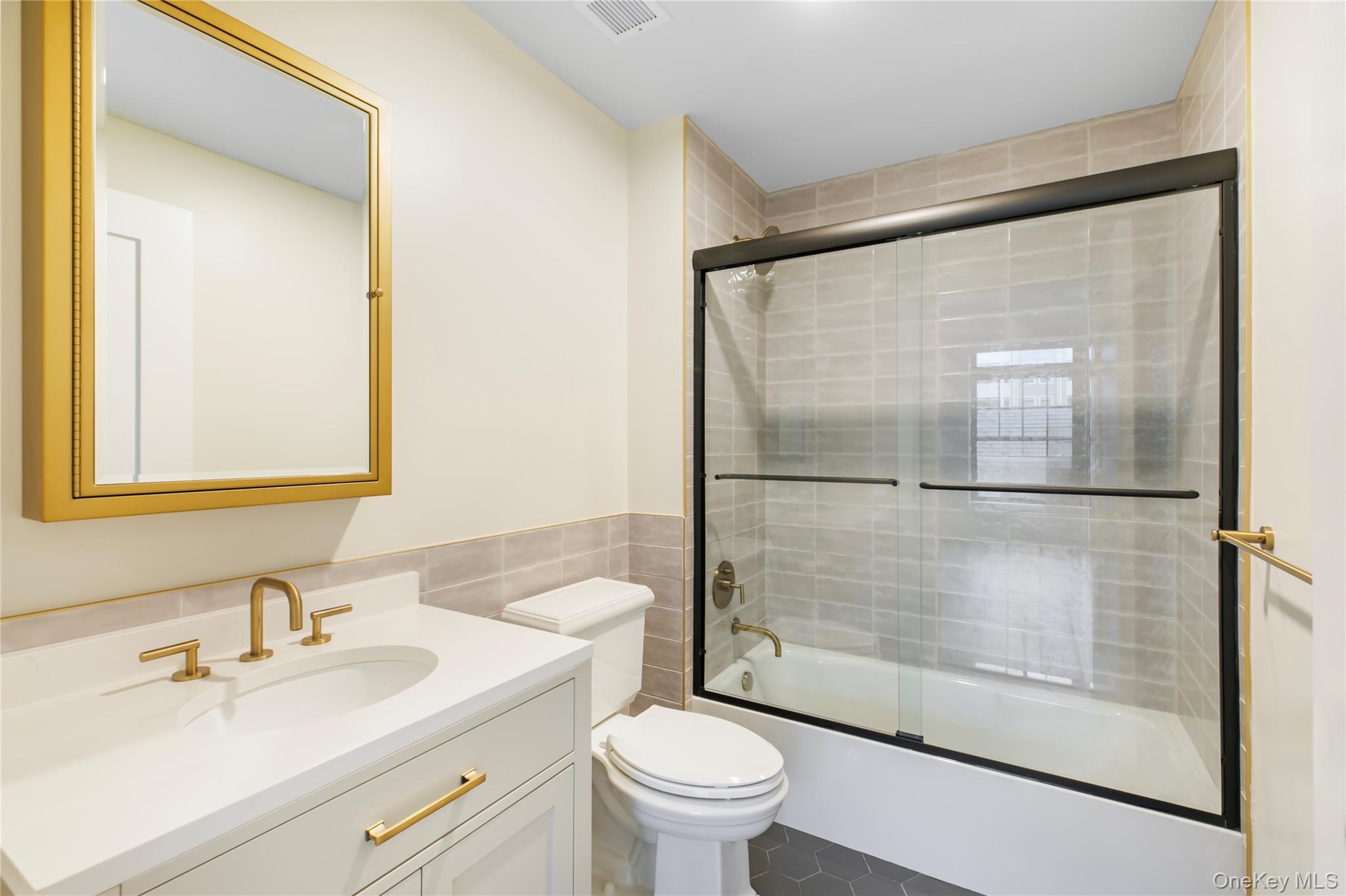 695 Merrick Avenue # 304, Westbury, NY 11590