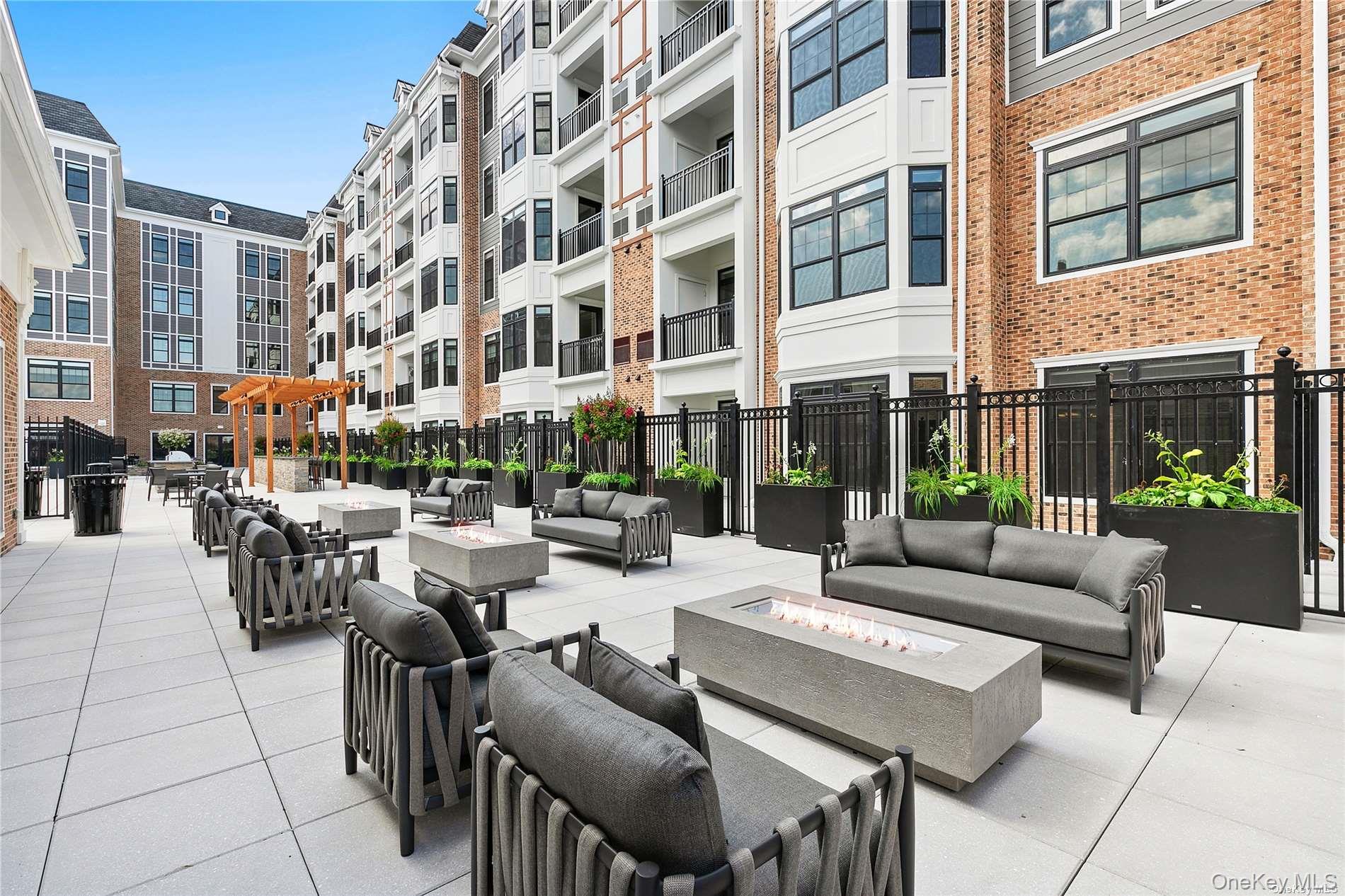 695 Merrick Avenue # 304, Westbury, NY 11590