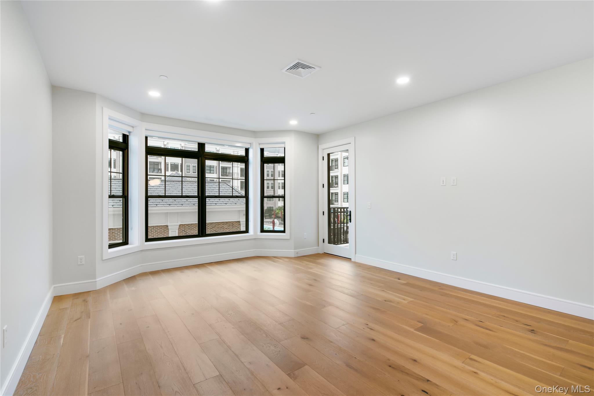 695 Merrick Avenue # 304, Westbury, NY 11590