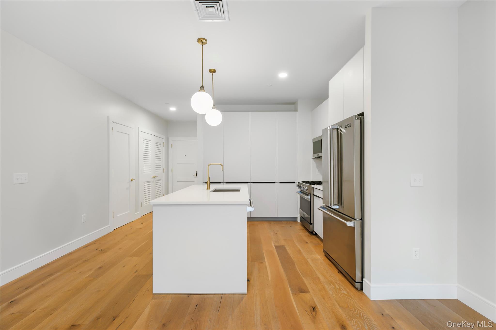 695 Merrick Avenue # 304, Westbury, NY 11590