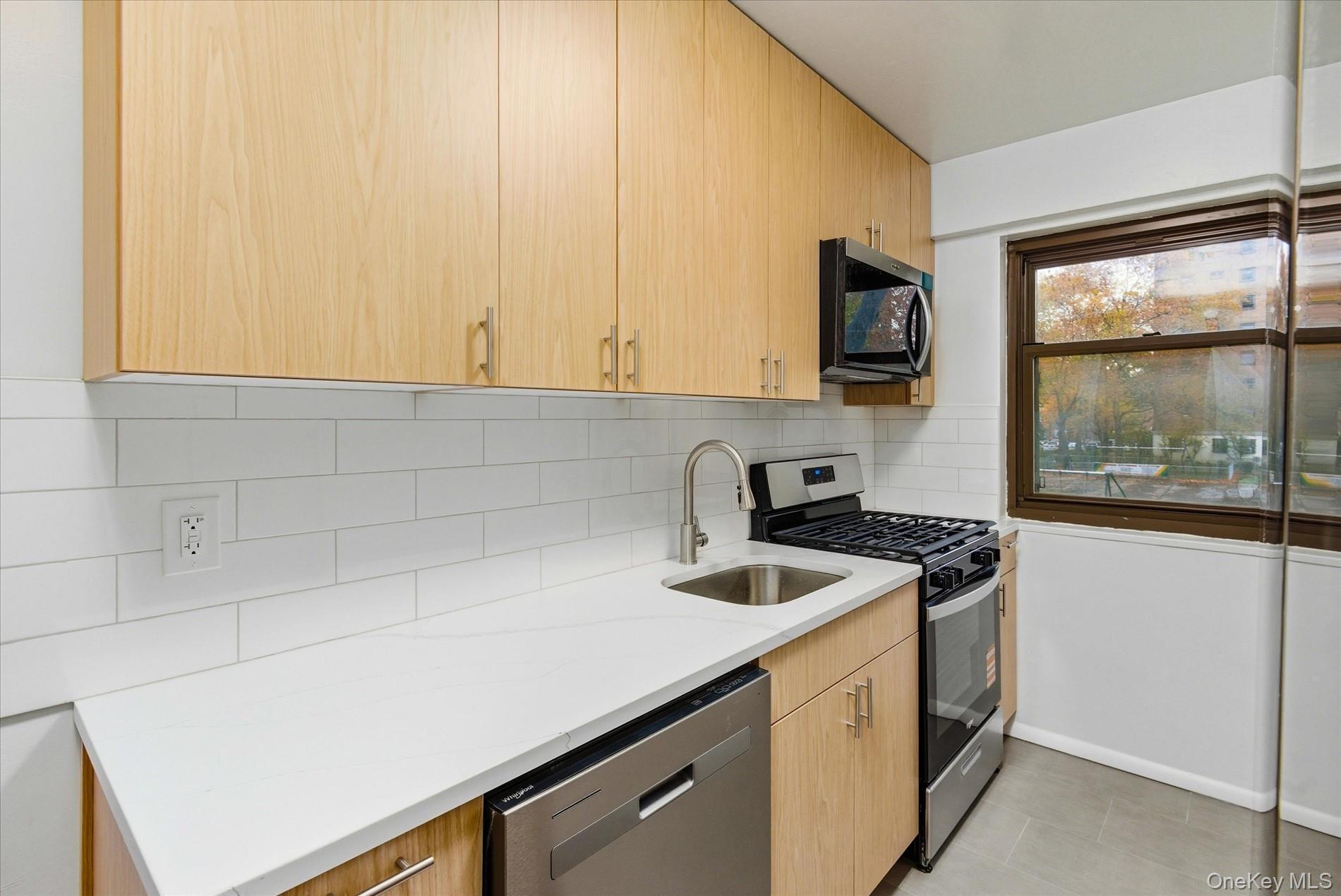 21-85 34th Avenue # 2D, Astoria, NY 11106