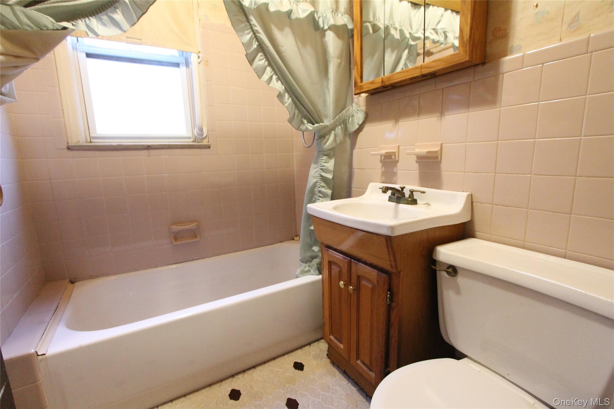 61-54 56th Avenue, Maspeth, NY 11378