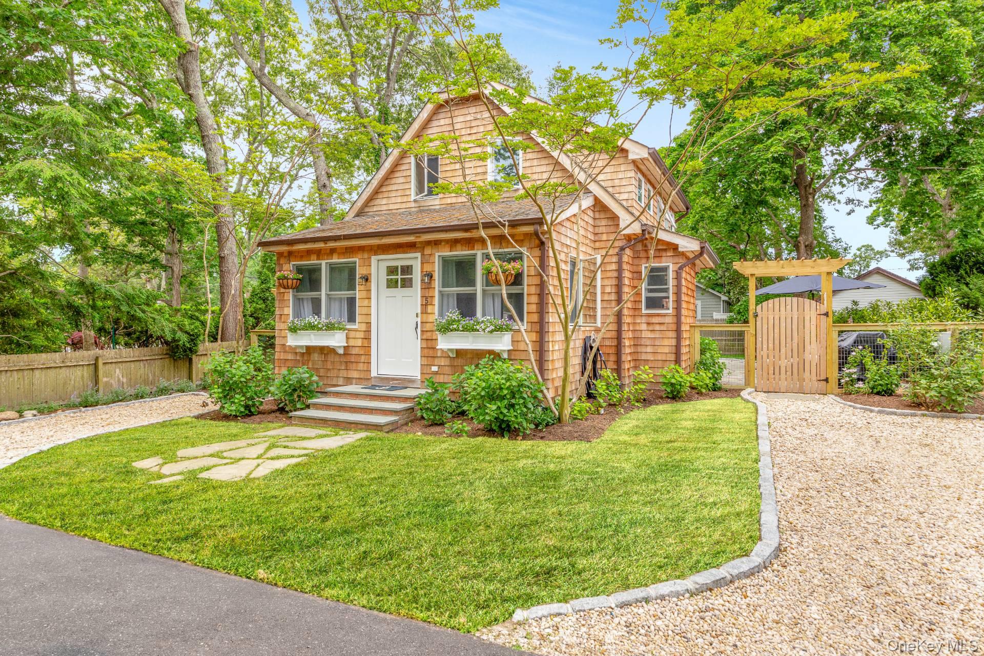 5 Oak Road, Sag Harbor, NY 11963