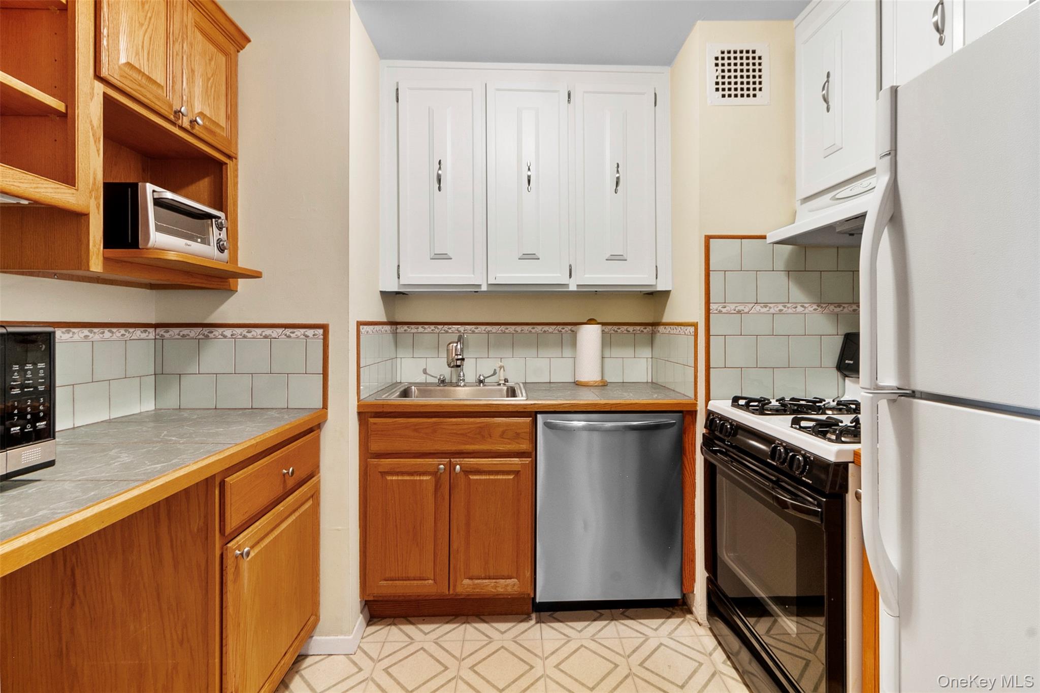 395 Westchester Avenue # 3A, Port Chester, NY 10573