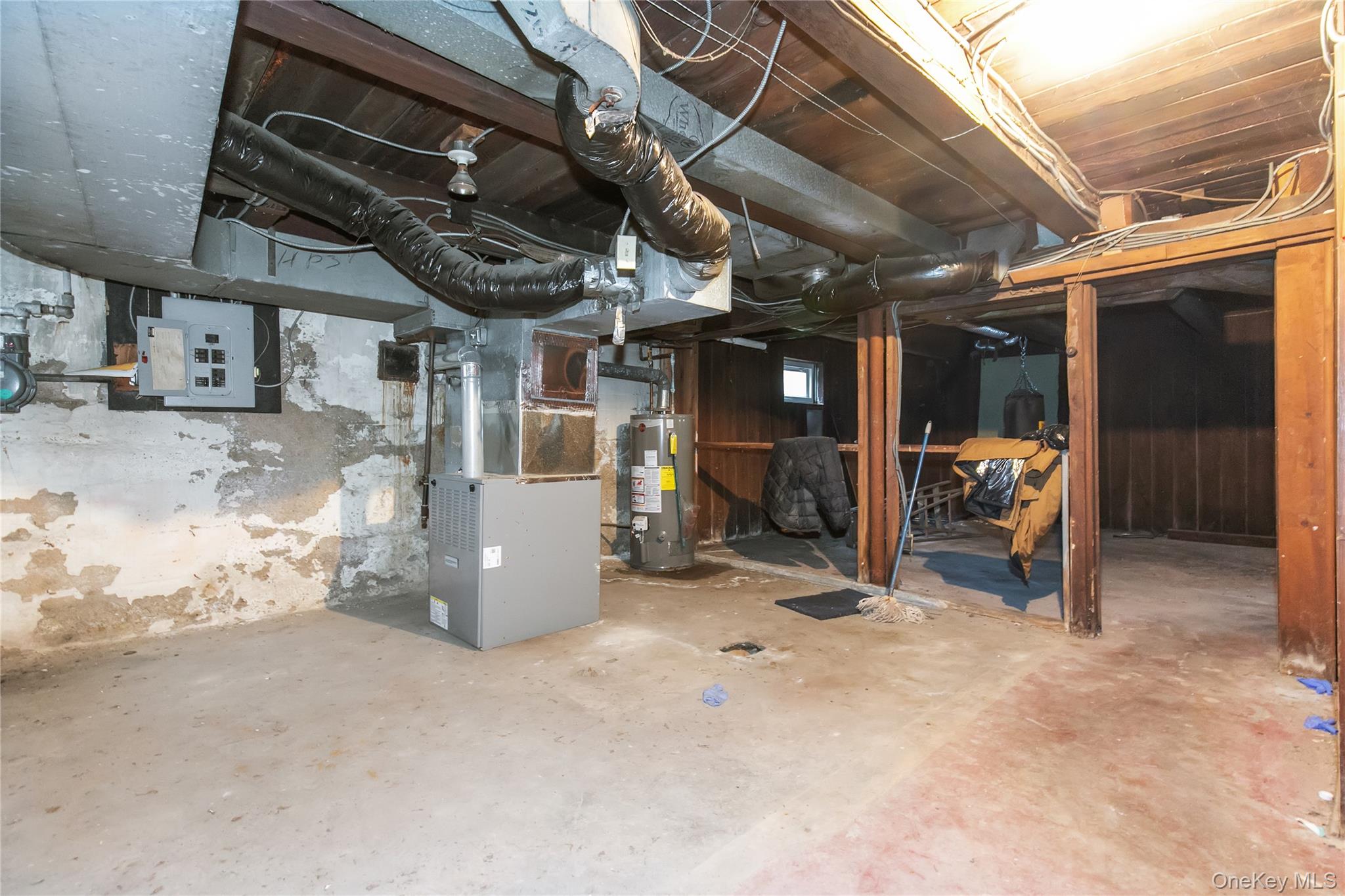 15 Clyde Avenue, Hempstead, NY 11550