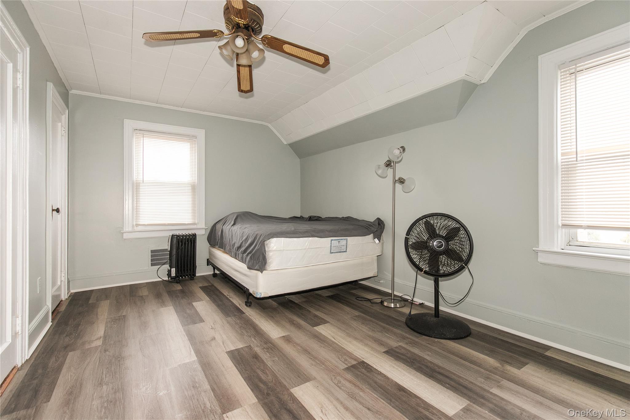 15 Clyde Avenue, Hempstead, NY 11550