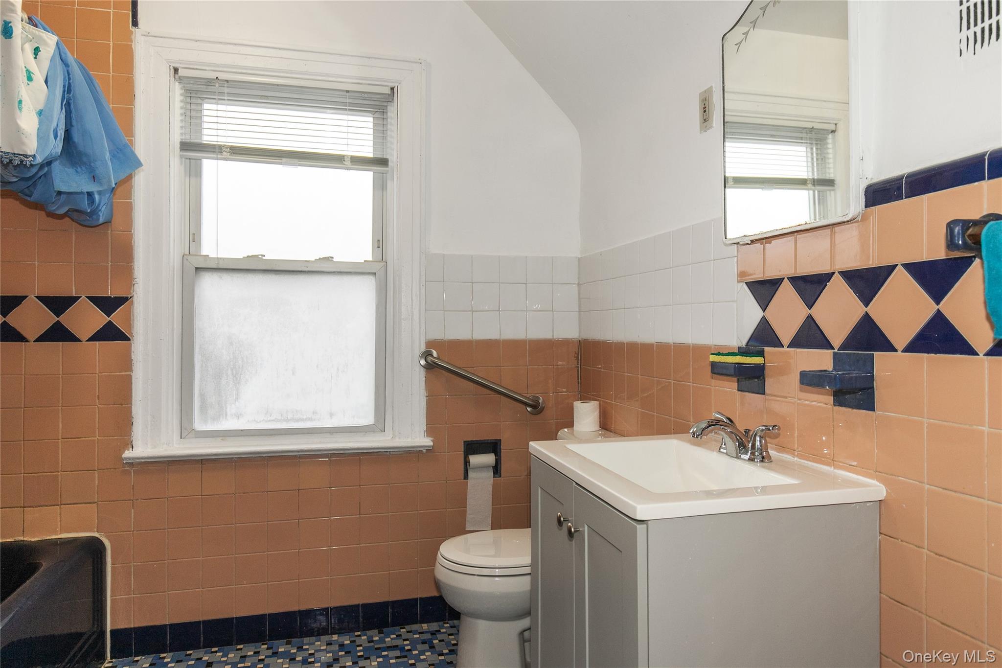 15 Clyde Avenue, Hempstead, NY 11550