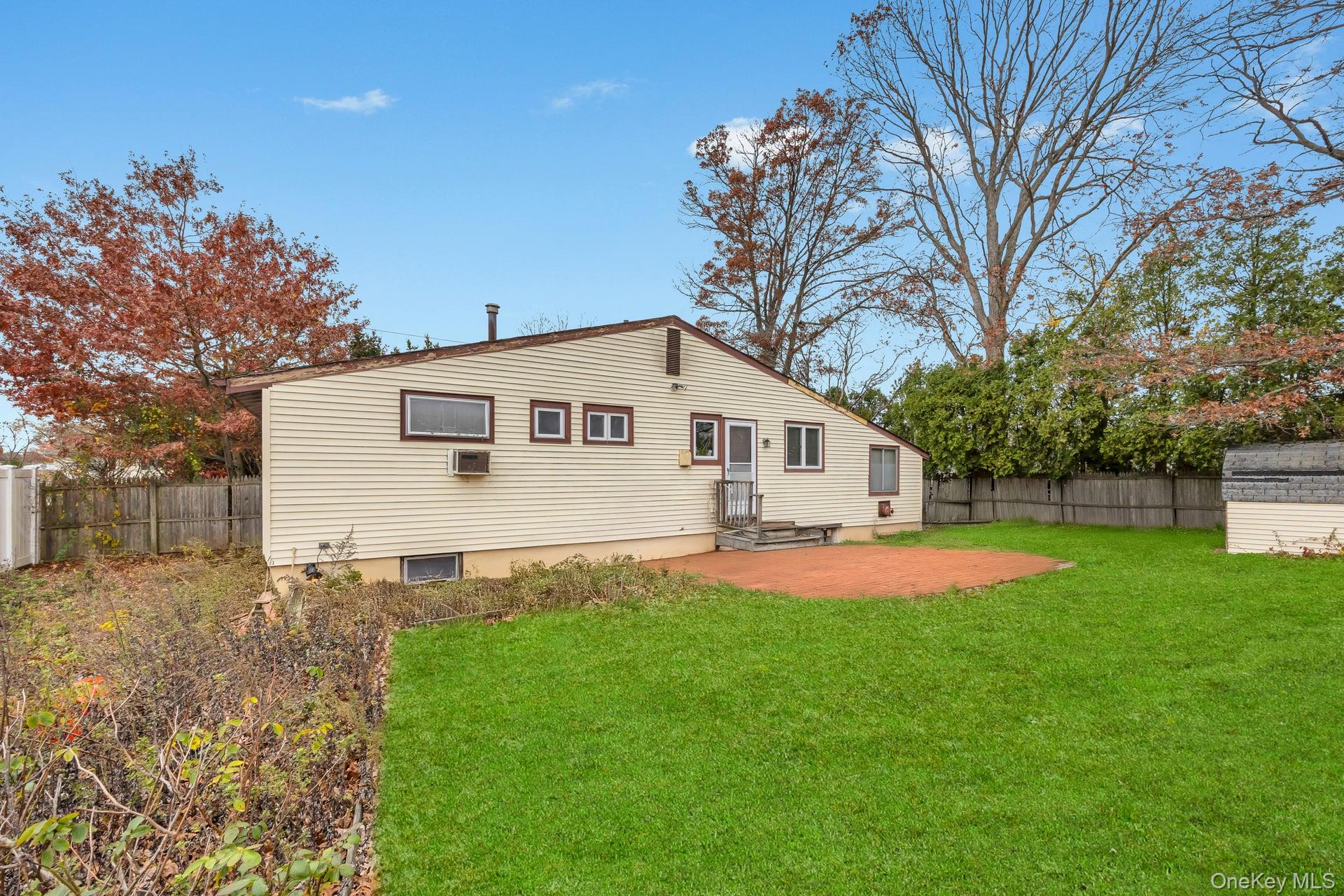 13 W 15th Street, Deer Park, NY 11729