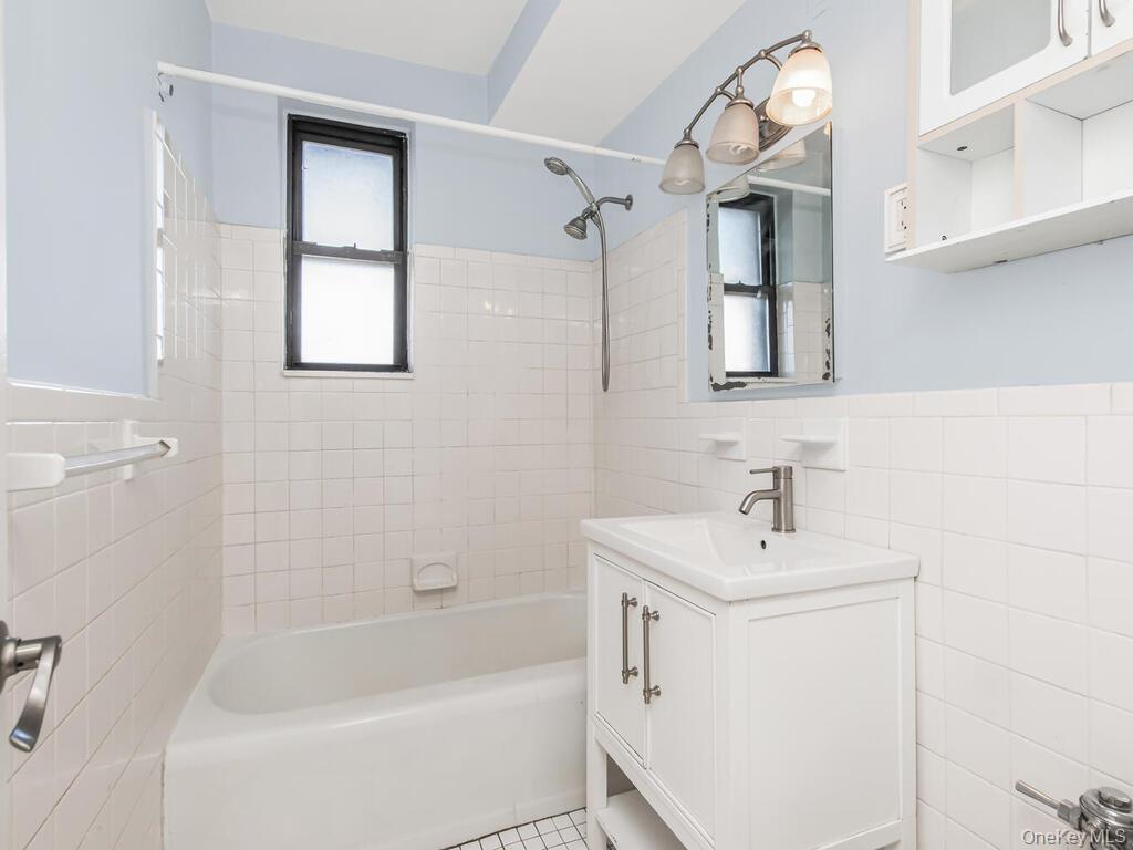 645 W 239th Street # 6C, Bronx, NY 10463