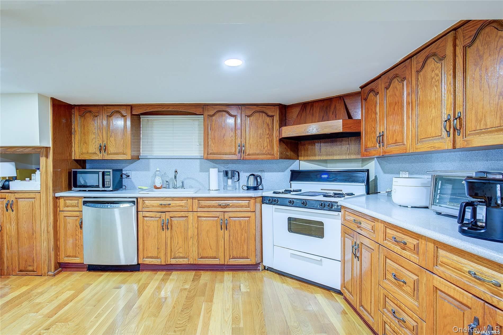 43-33 163rd Street, Flushing, NY 11358