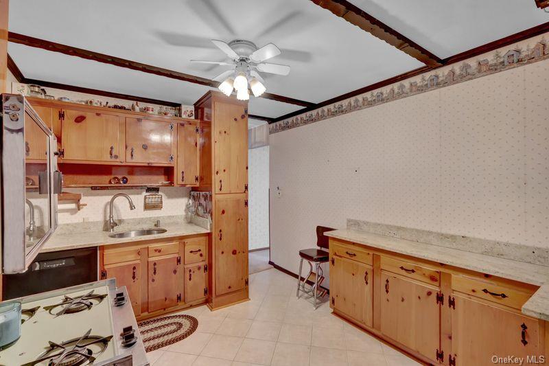 35 19th Avenue, Bay Shore, NY 11706