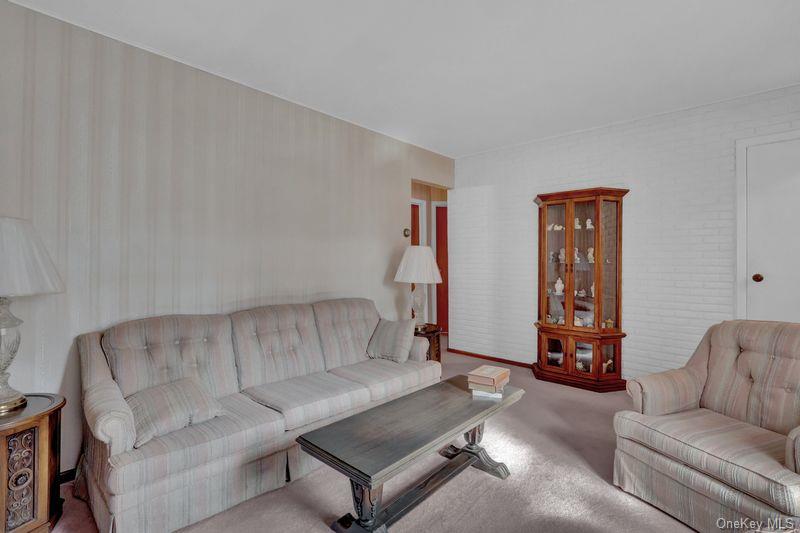 35 19th Avenue, Bay Shore, NY 11706