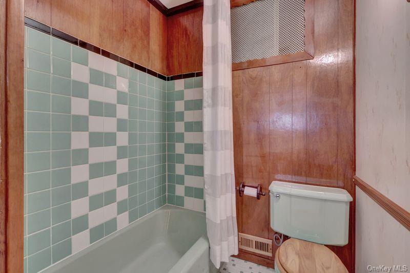 35 19th Avenue, Bay Shore, NY 11706