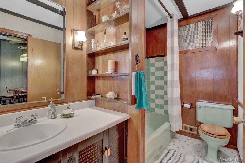 35 19th Avenue, Bay Shore, NY 11706