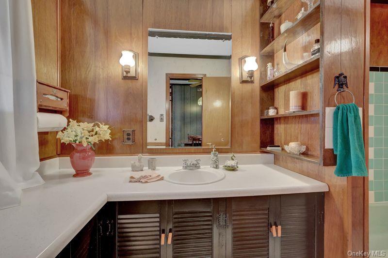 35 19th Avenue, Bay Shore, NY 11706