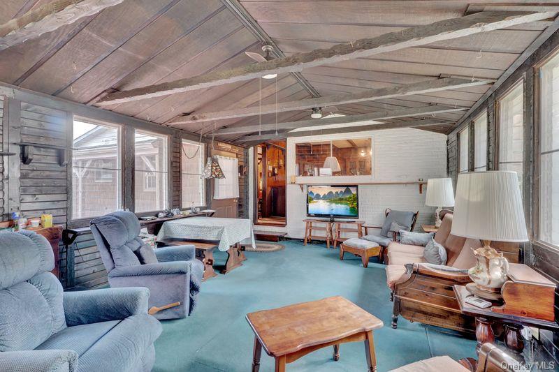 35 19th Avenue, Bay Shore, NY 11706