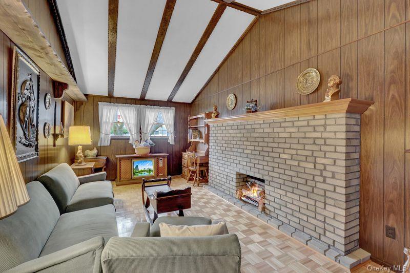 35 19th Avenue, Bay Shore, NY 11706