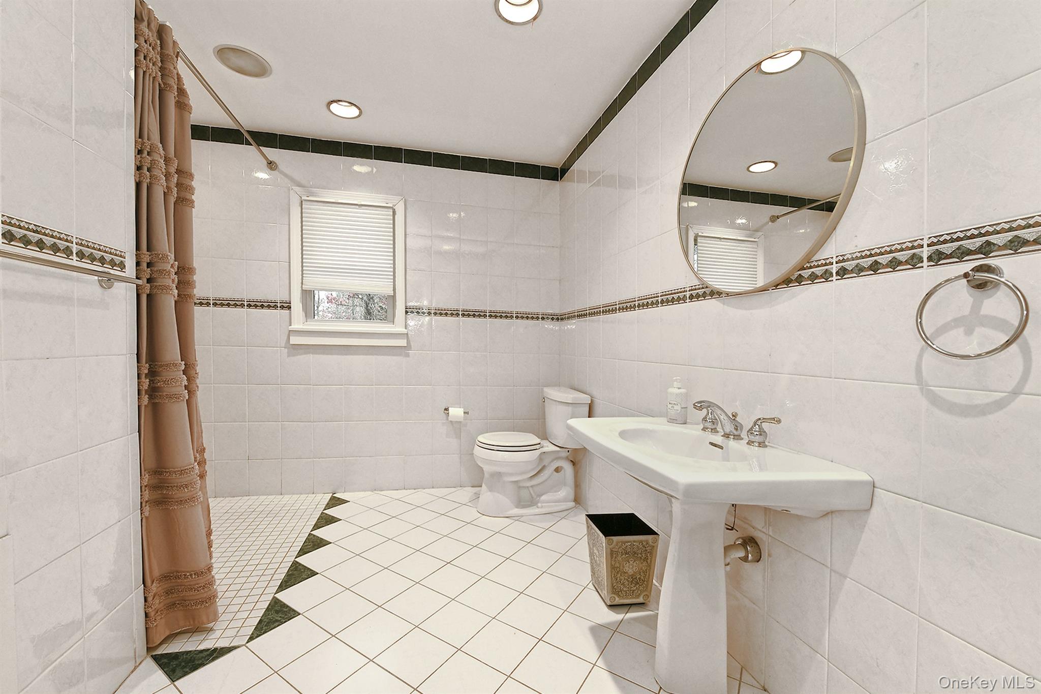 3 Pewter Place, Dix Hills, NY 11746