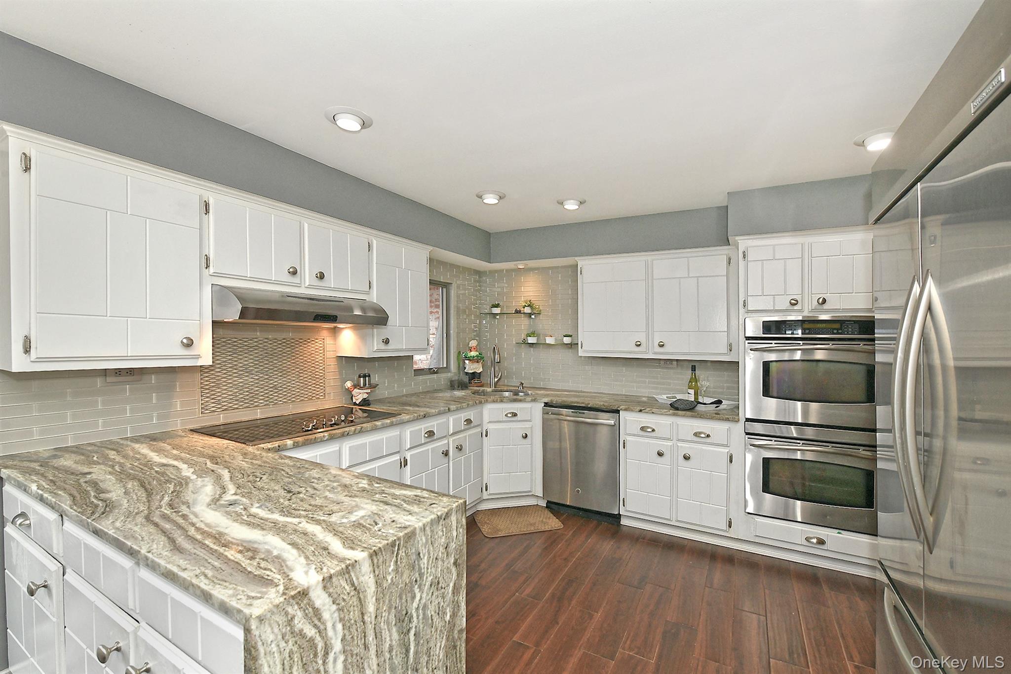 3 Pewter Place, Dix Hills, NY 11746