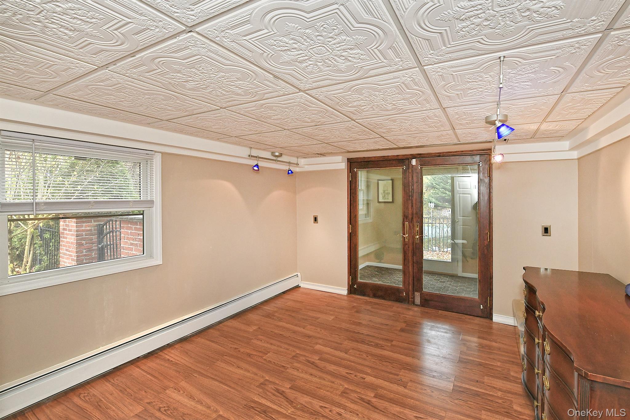 3 Pewter Place, Dix Hills, NY 11746