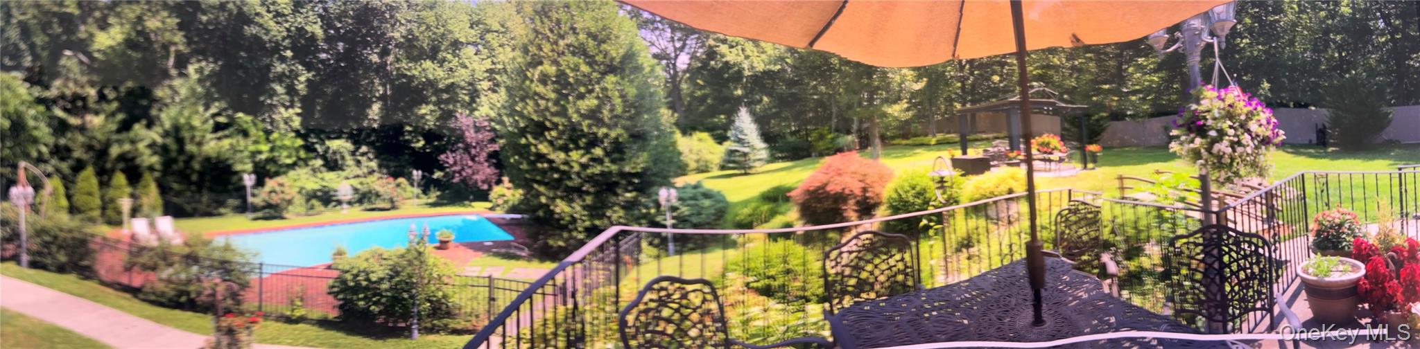 3 Pewter Place, Dix Hills, NY 11746