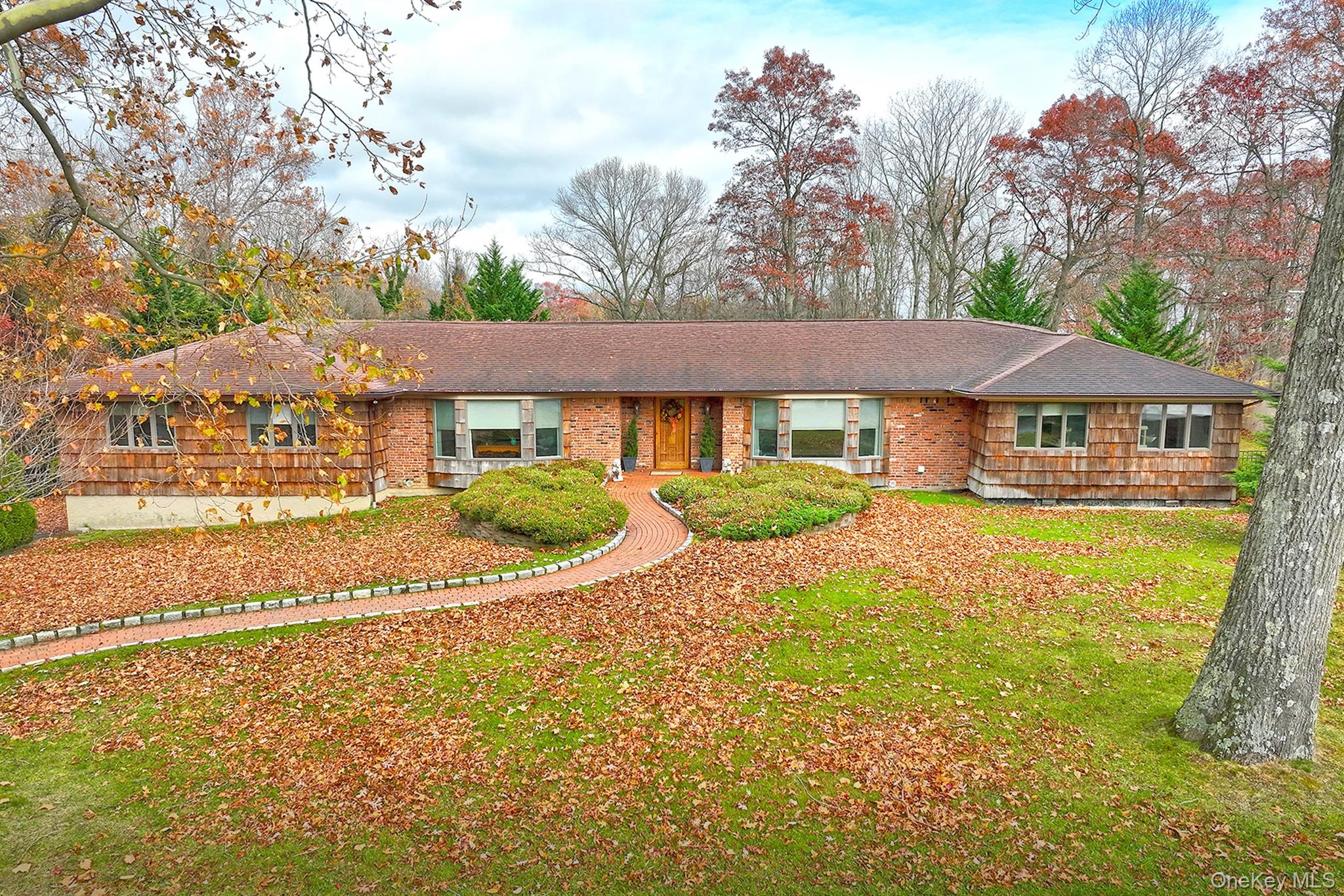 3 Pewter Place, Dix Hills, NY 11746