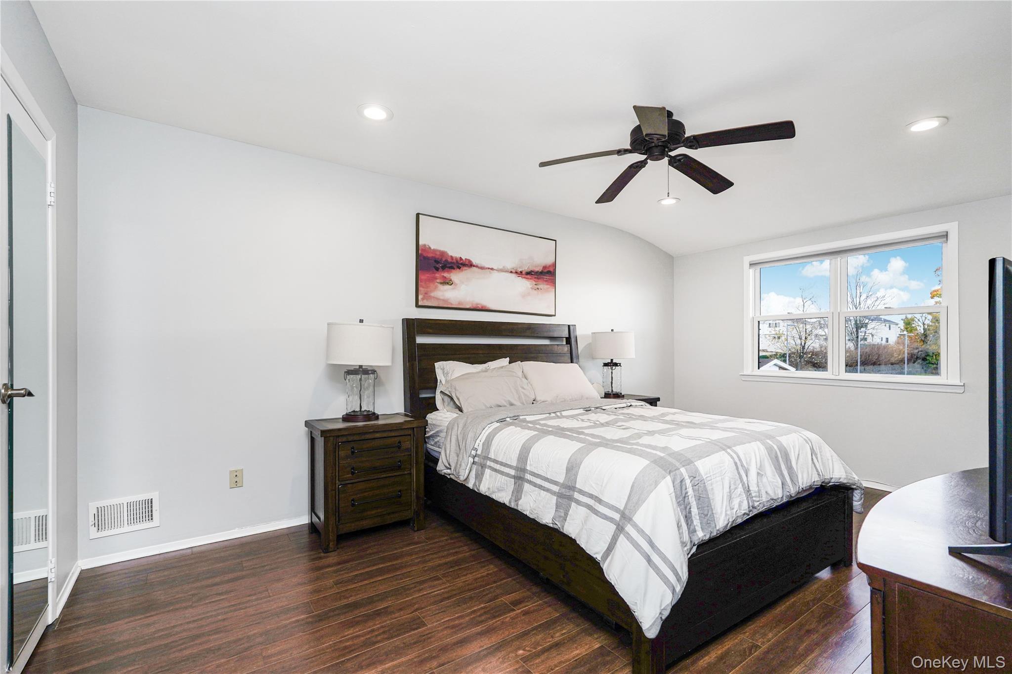 68 Gina Court, Staten Island, NY 10314