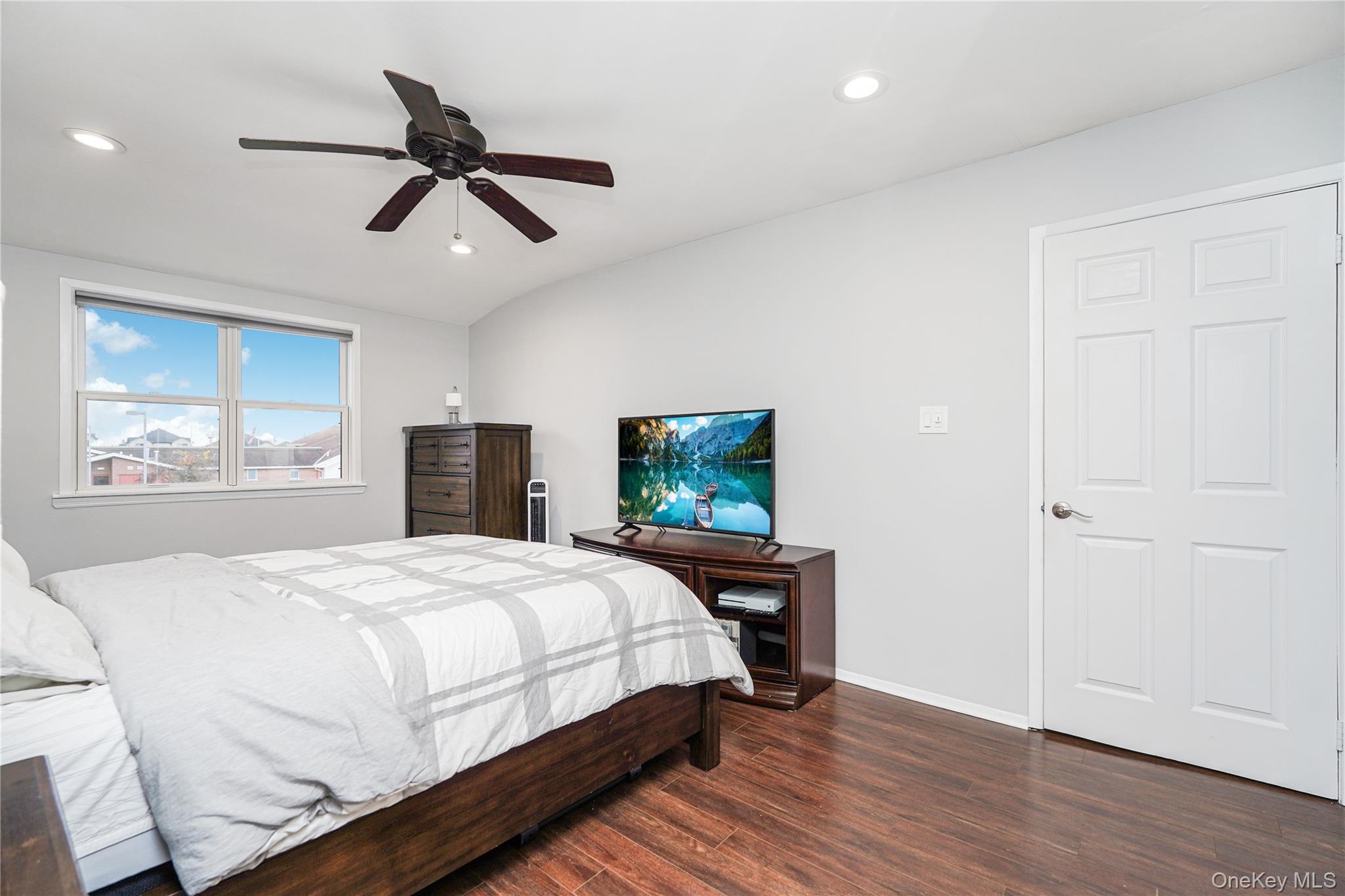 68 Gina Court, Staten Island, NY 10314