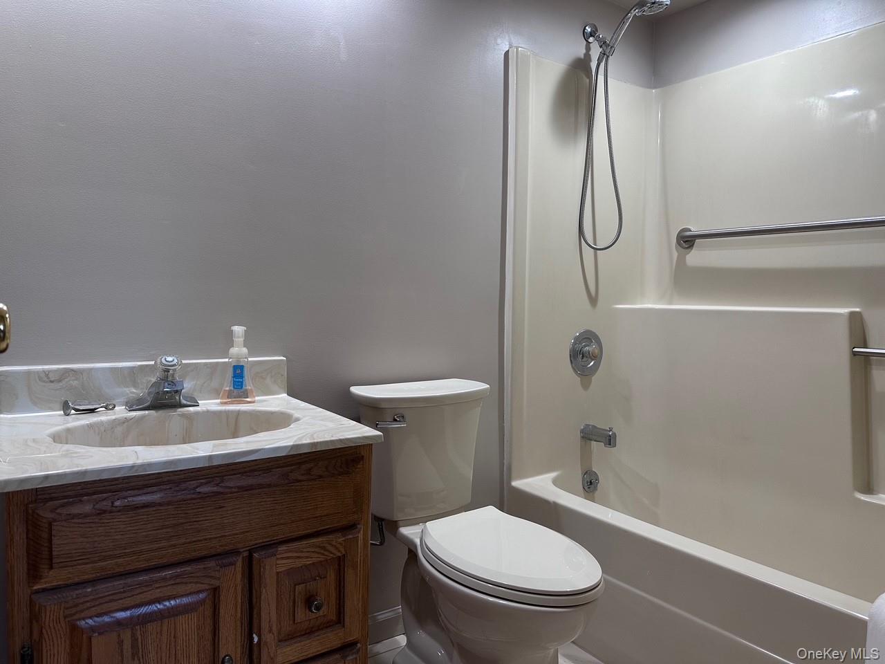 124 Foster Road, Lake Ronkonkoma, NY 11779