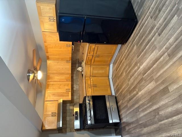 5 Greenwich Avenue # A, Bayville, NY 11709