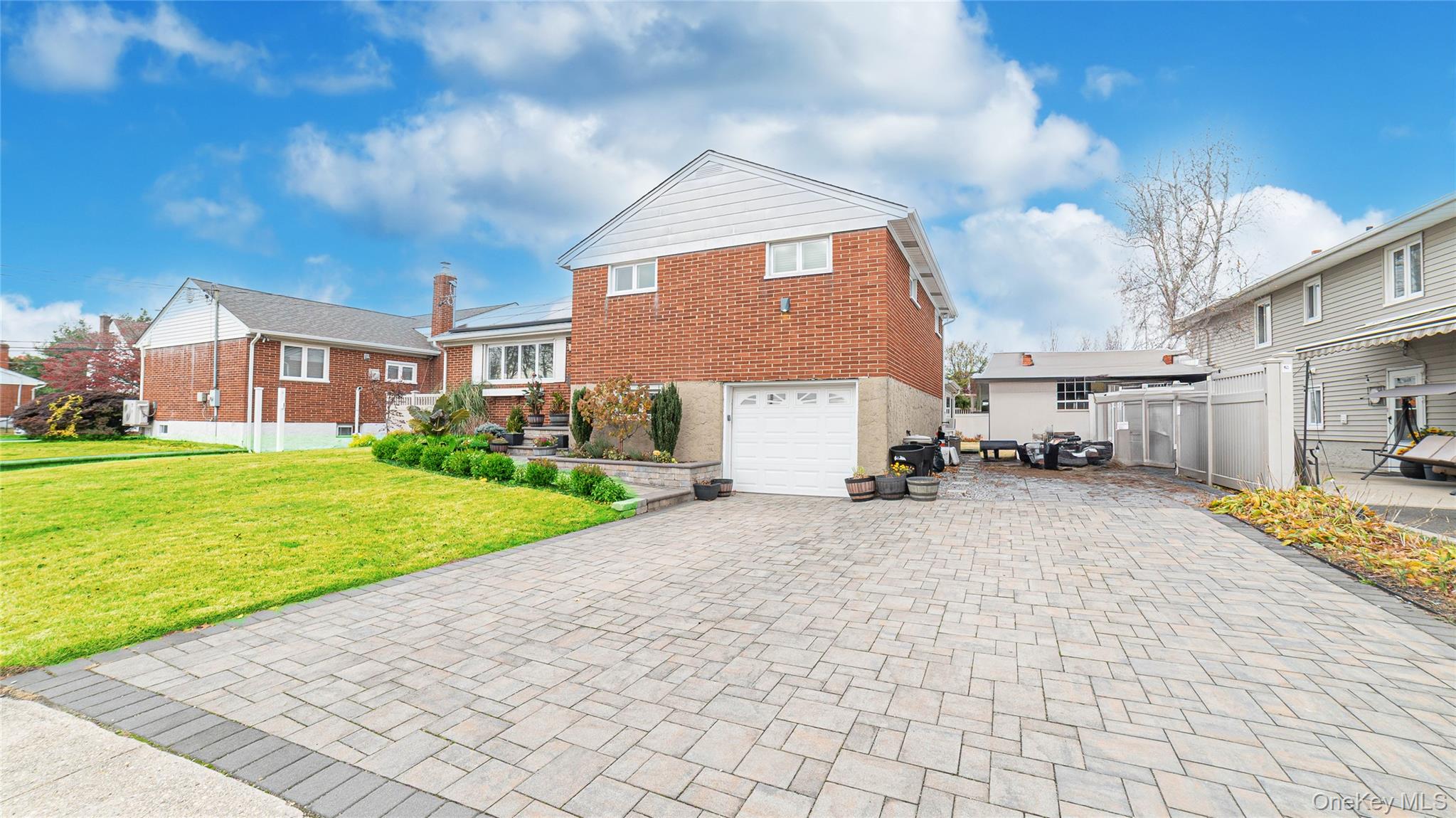 105 7th Street, Hicksville, NY 11801