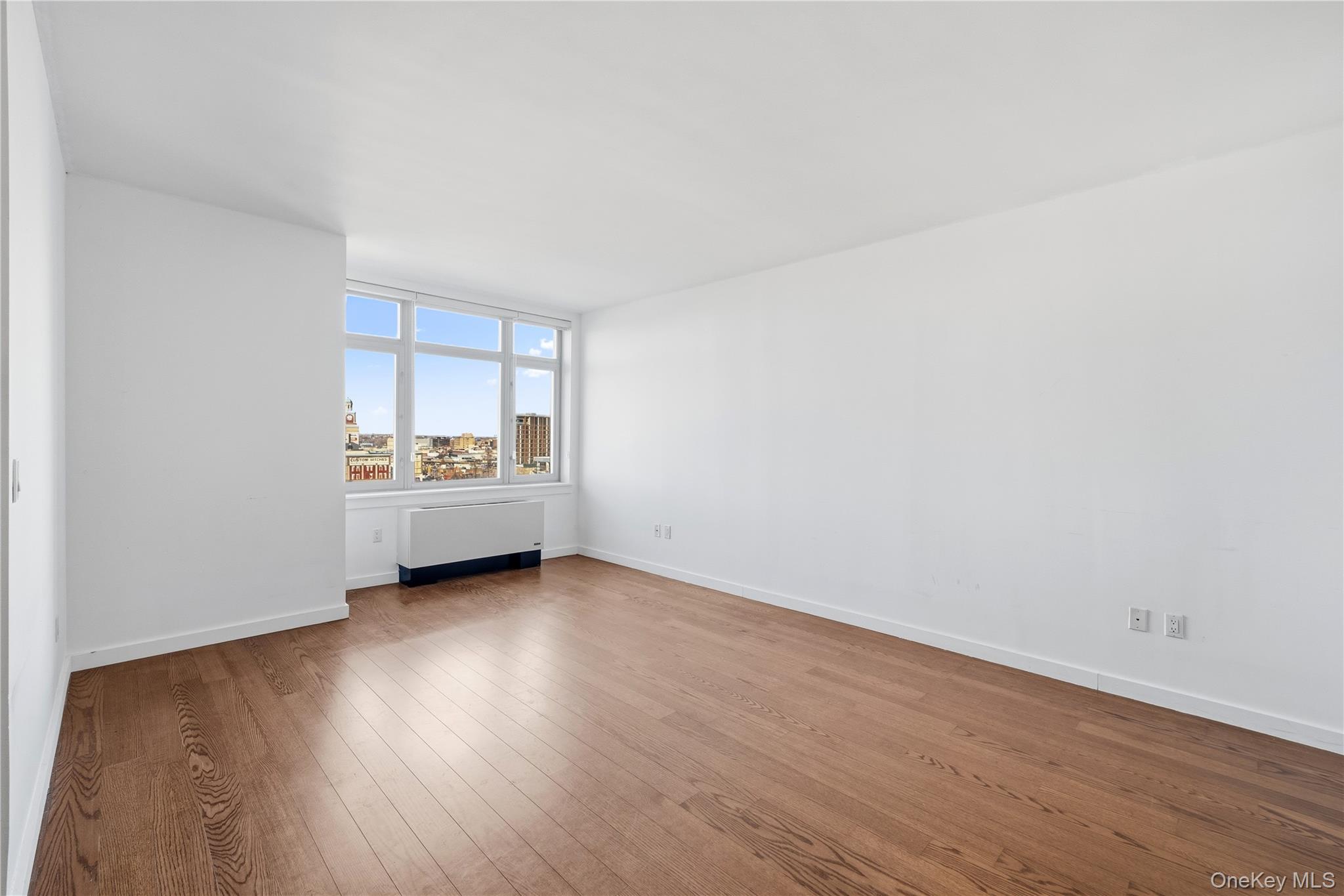 40-28 college point Boulevard # 1002, Flushing, NY 11354