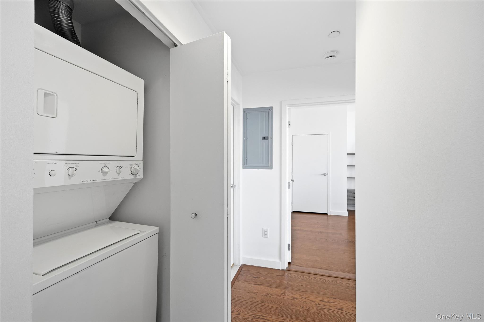 40-28 college point Boulevard # 1002, Flushing, NY 11354