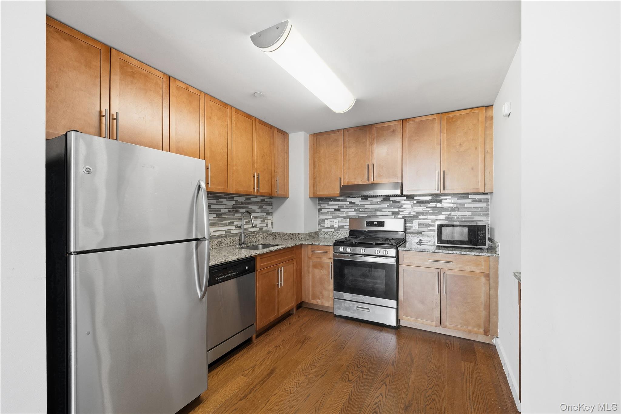 40-28 college point Boulevard # 1002, Flushing, NY 11354