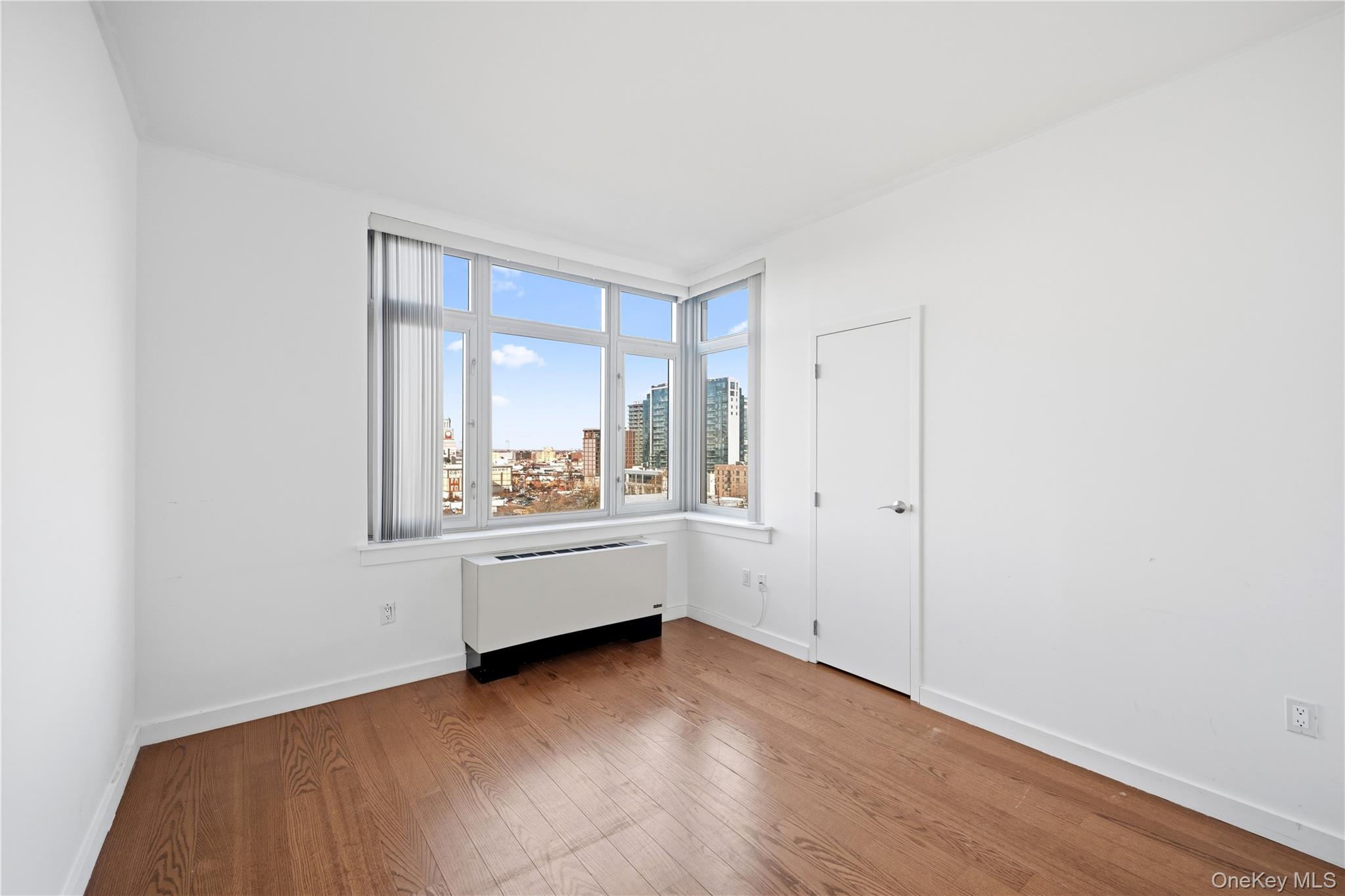 40-28 college point Boulevard # 1002, Flushing, NY 11354