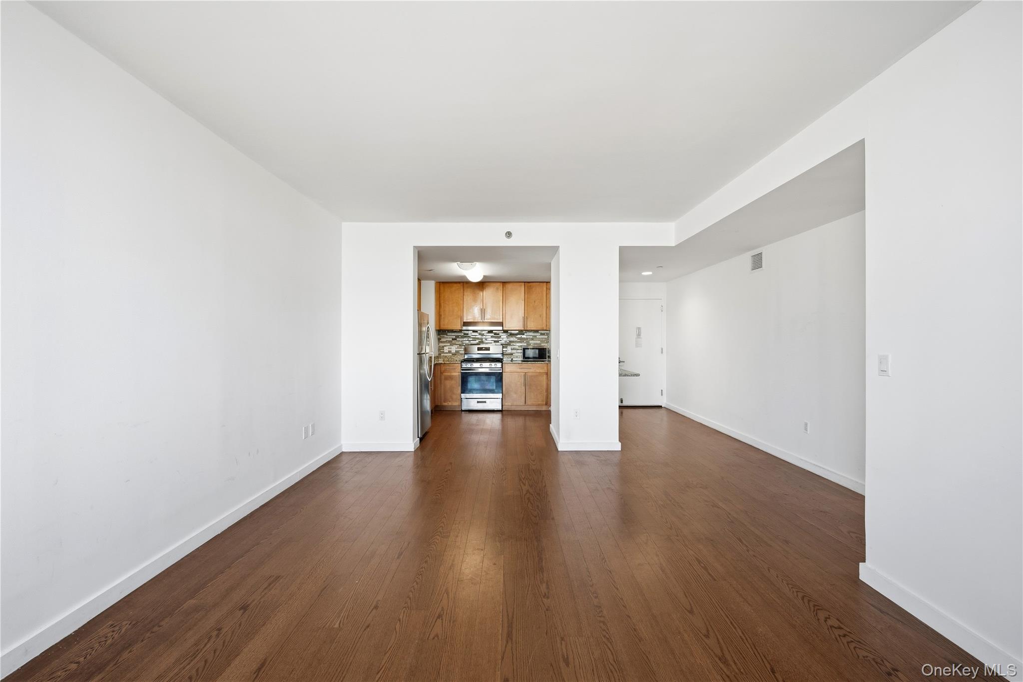 40-28 college point Boulevard # 1002, Flushing, NY 11354