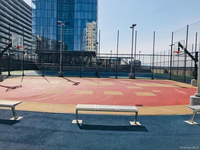 40-28 college point Boulevard # 1002, Flushing, NY 11354