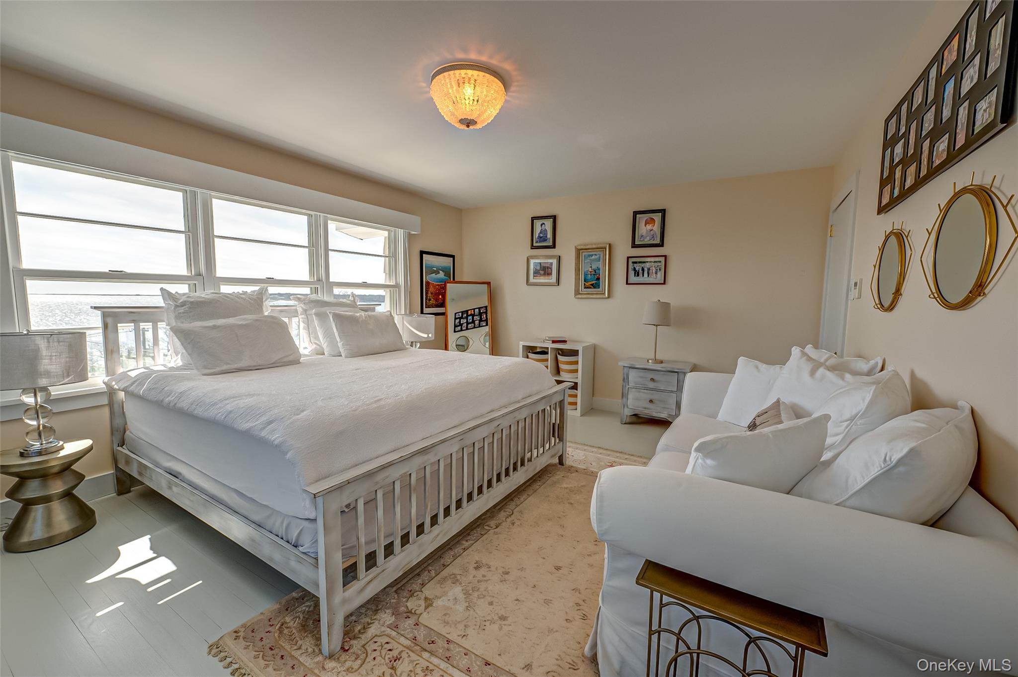 321 E Montauk Highway, Hampton Bays, NY 11946