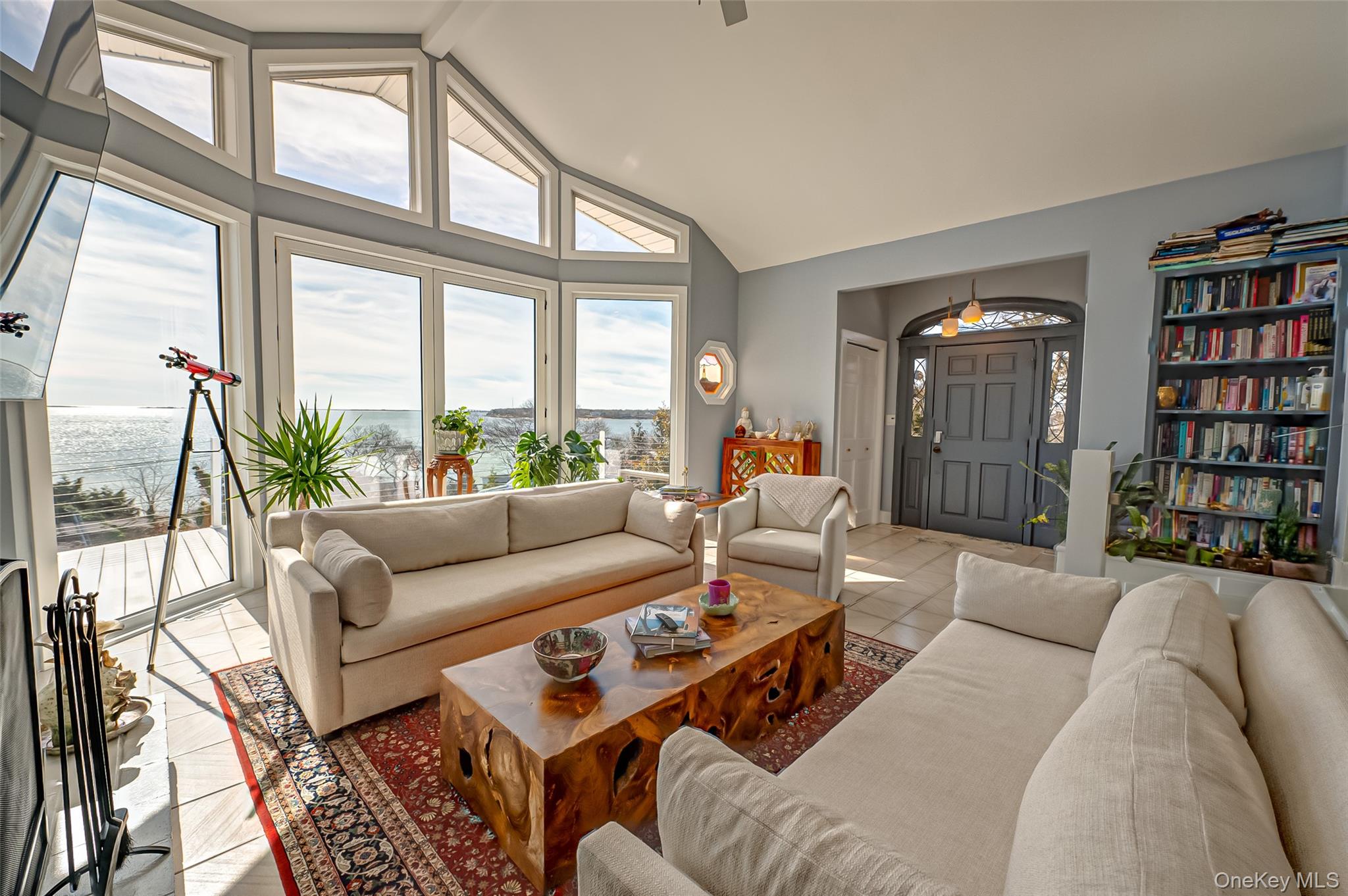 321 E Montauk Highway, Hampton Bays, NY 11946