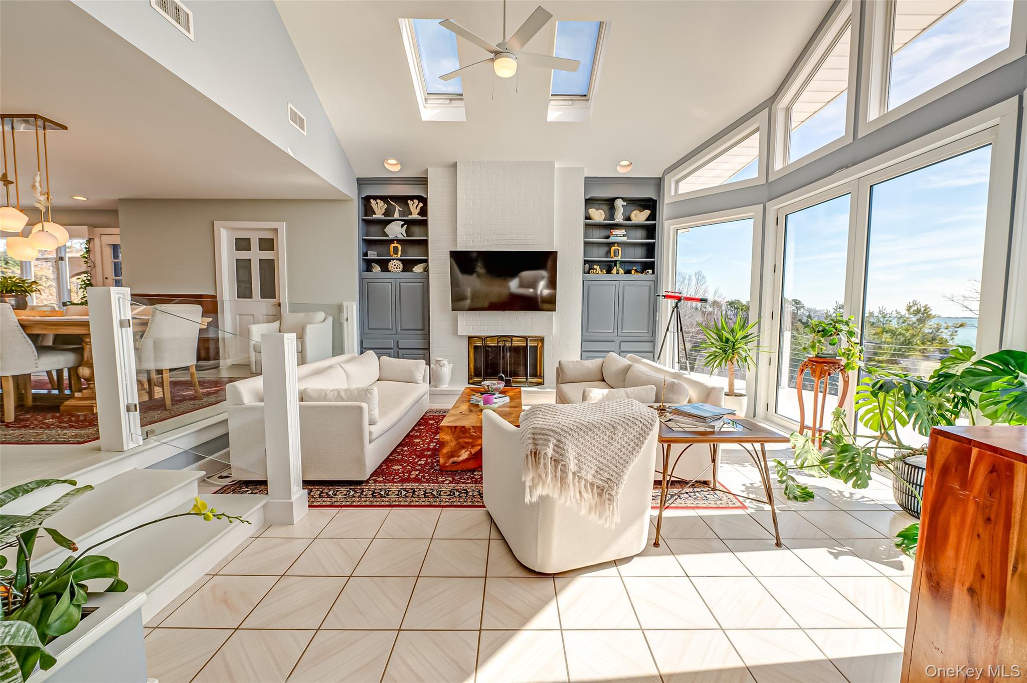 321 E Montauk Highway, Hampton Bays, NY 11946