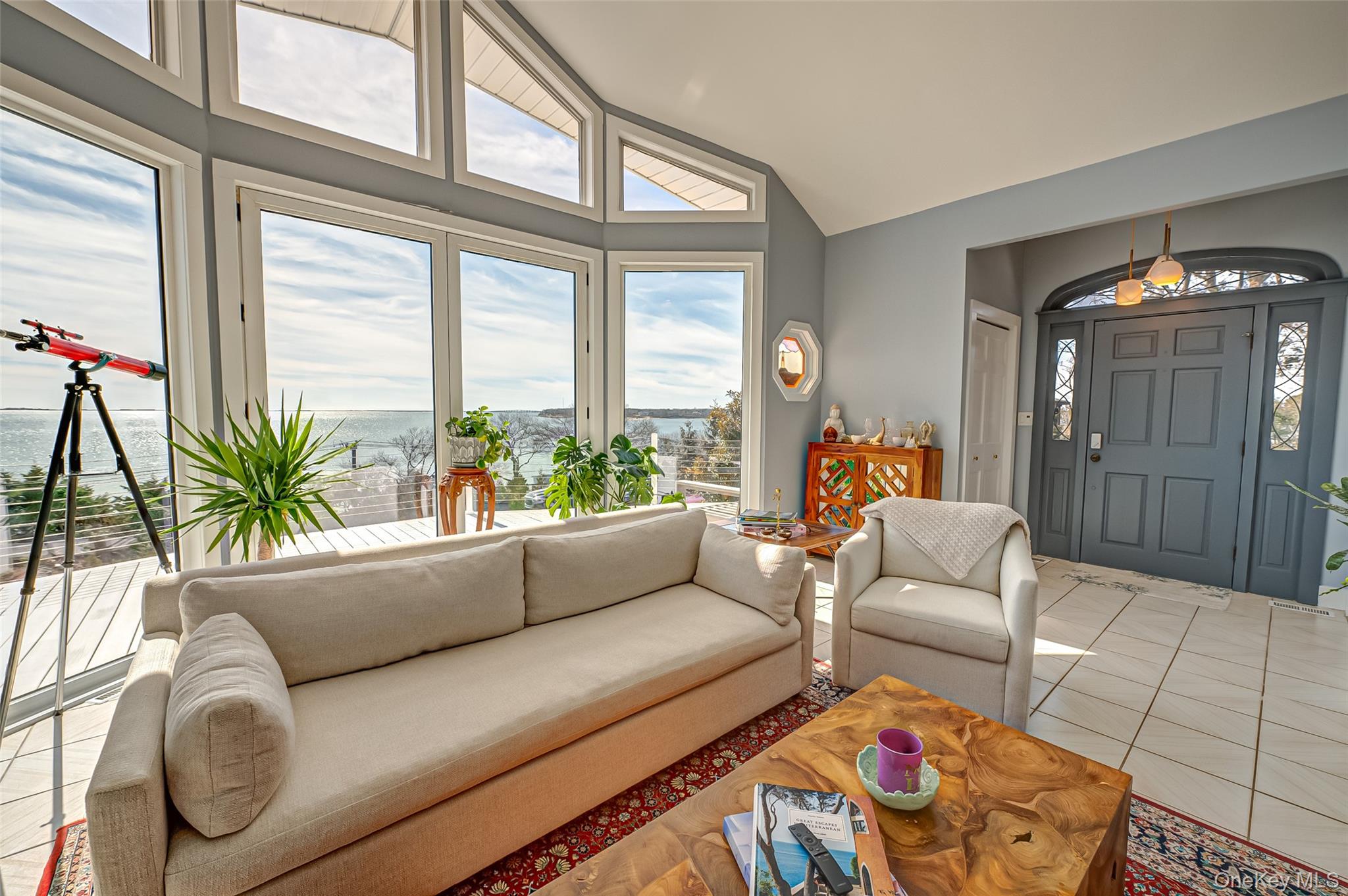 321 E Montauk Highway, Hampton Bays, NY 11946