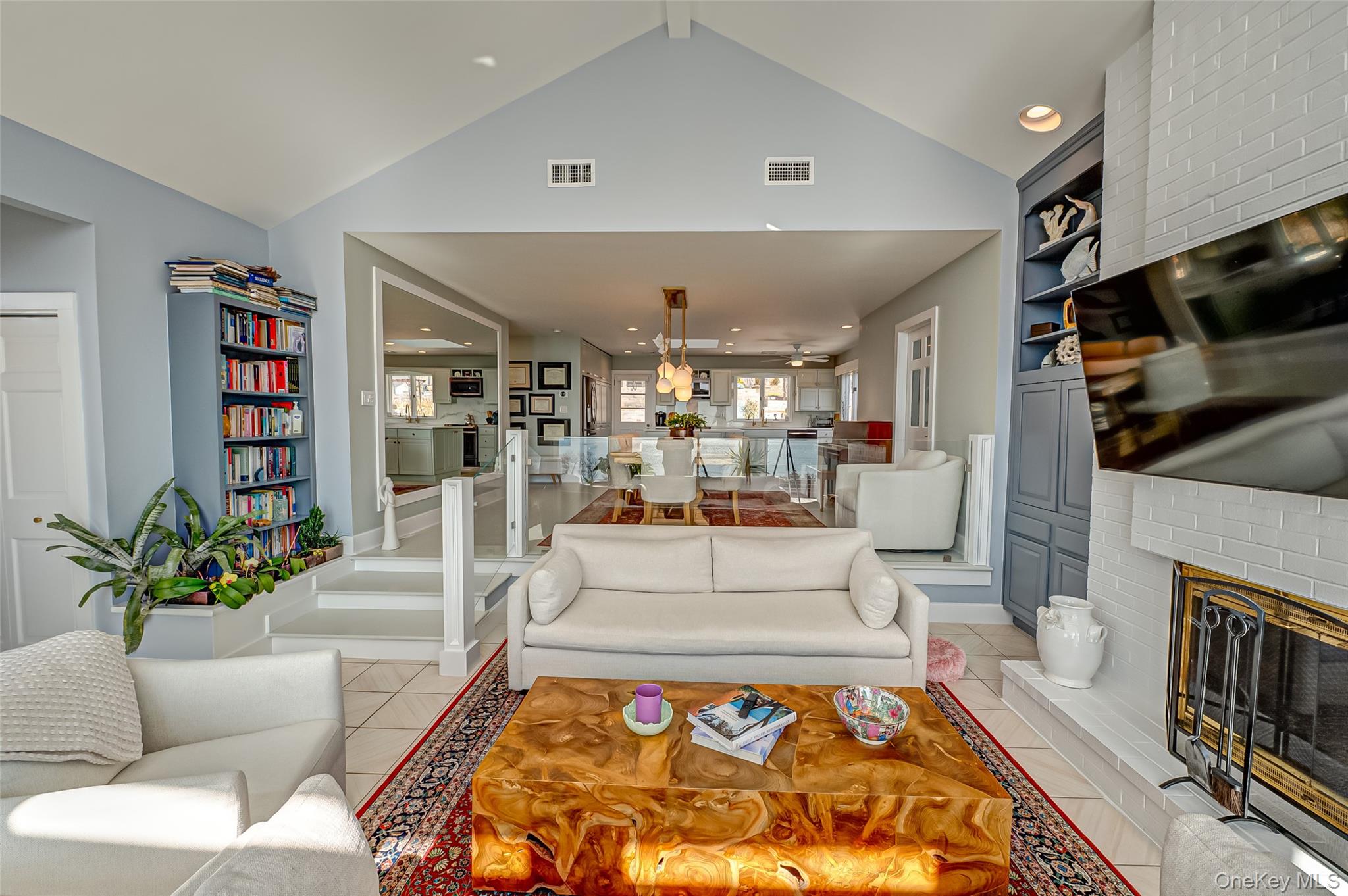 321 E Montauk Highway, Hampton Bays, NY 11946