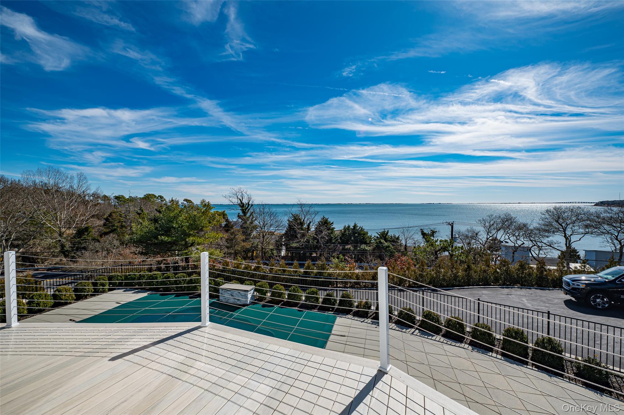 321 E Montauk Highway, Hampton Bays, NY 11946