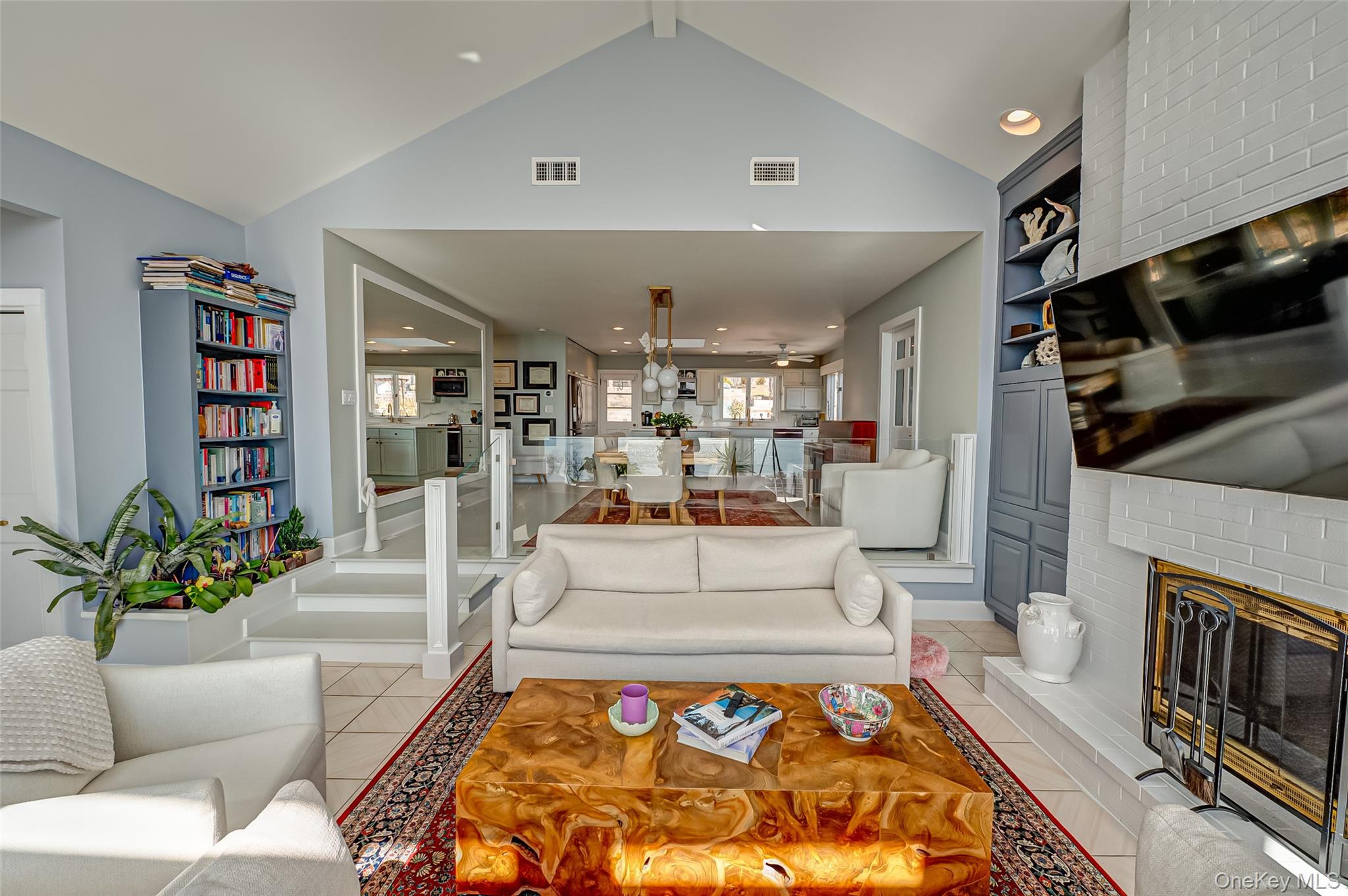 321 E Montauk Highway, Hampton Bays, NY 11946