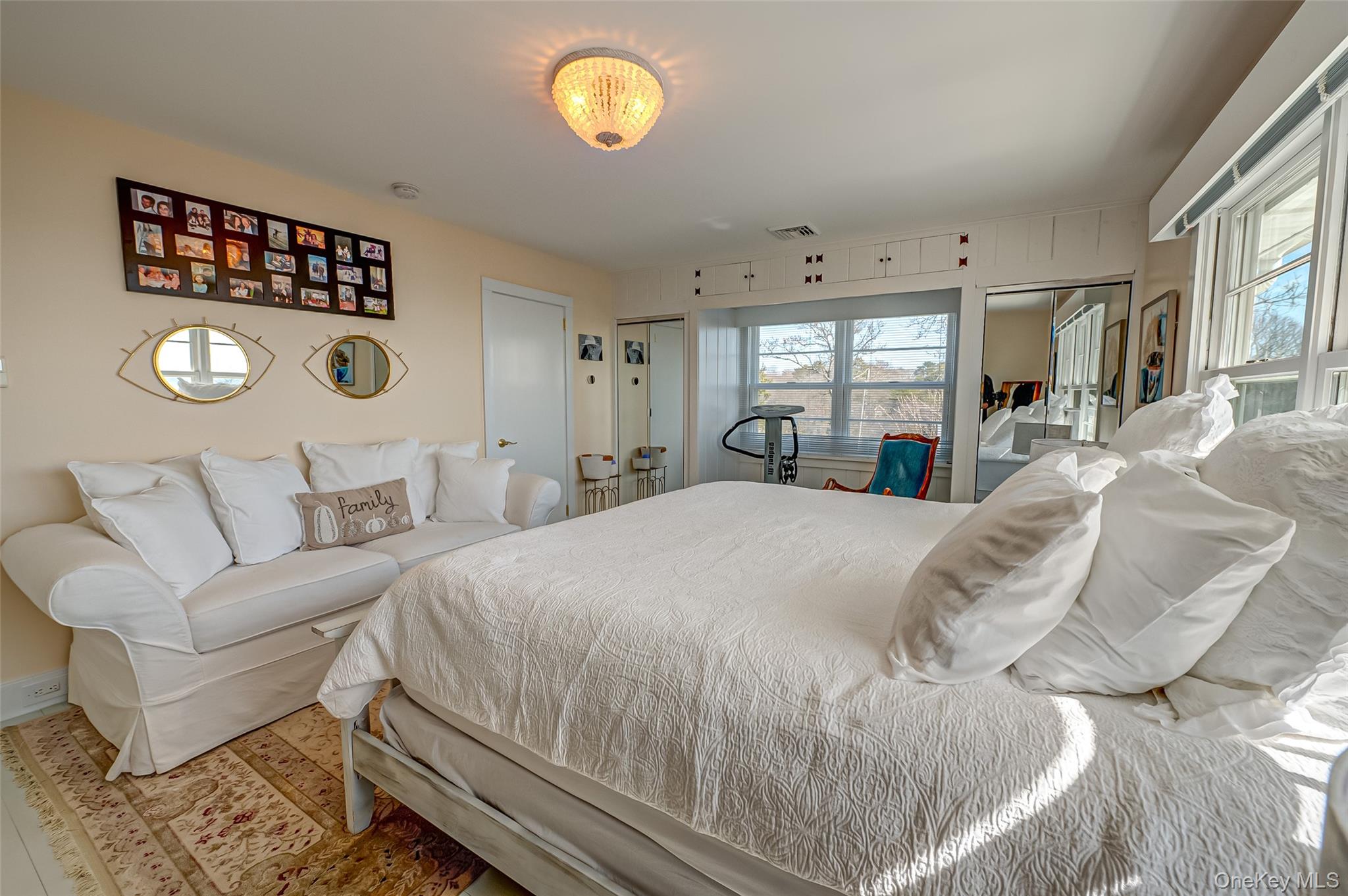 321 E Montauk Highway, Hampton Bays, NY 11946