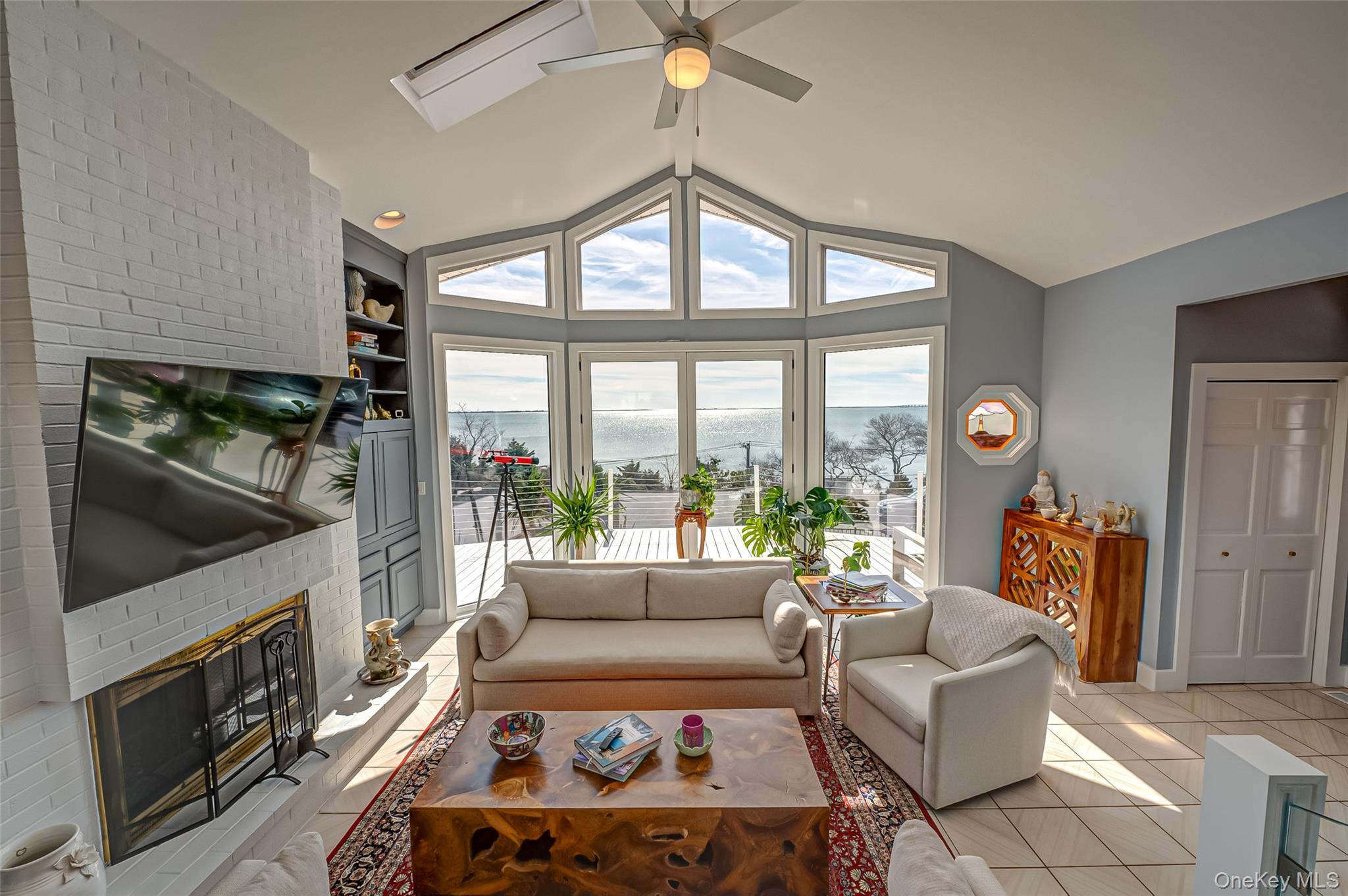 321 E Montauk Highway, Hampton Bays, NY 11946