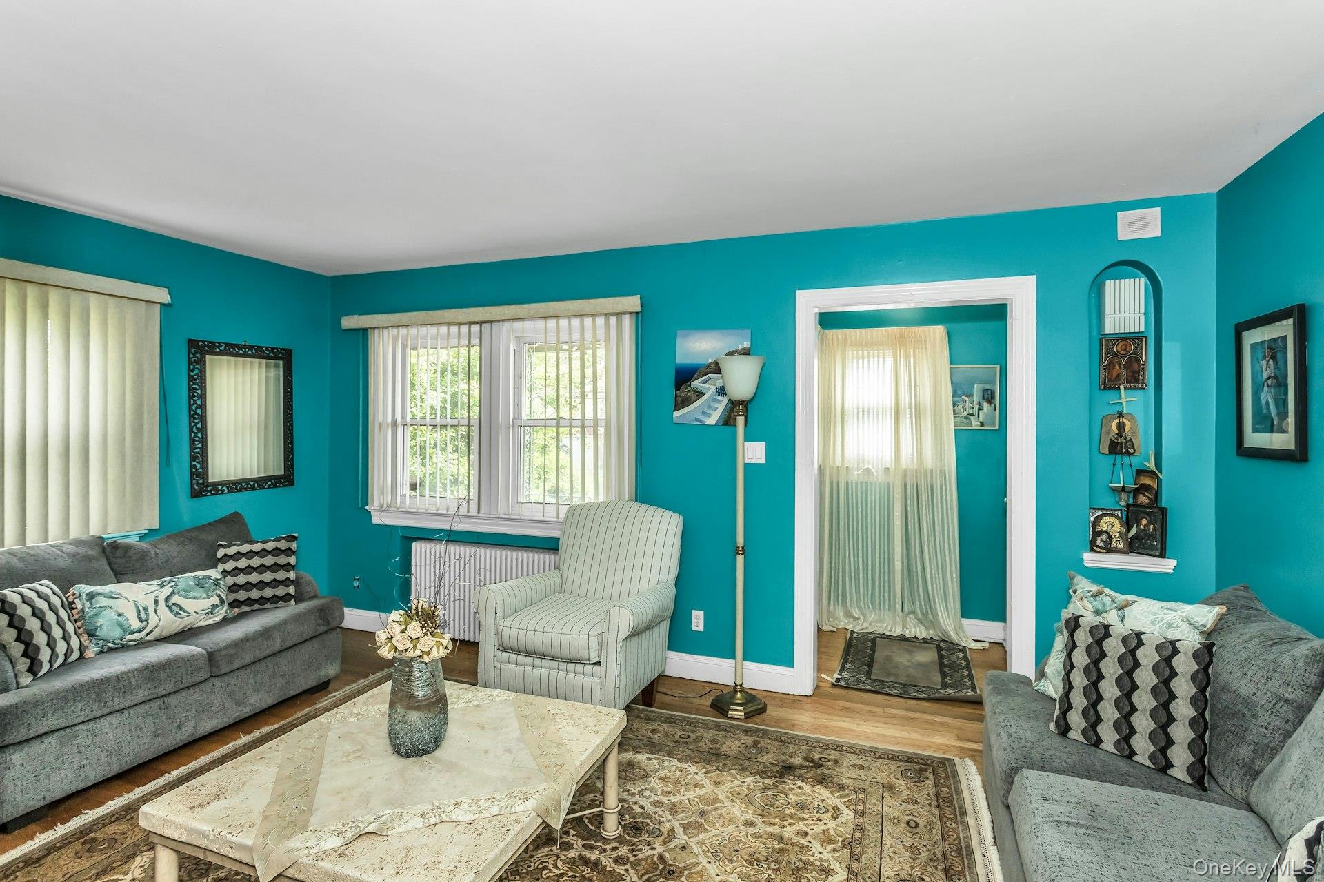 33 Cleveland Street, Valley Stream, NY 11580